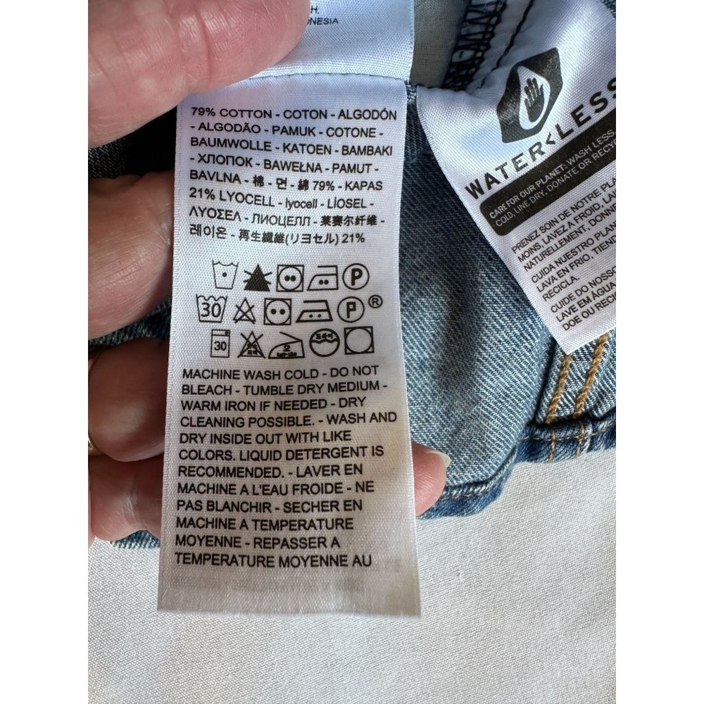 Levi Trucker Jacket Women's Size Large 4 Pocket Front Curved Hem Blue Denim NEW - Picture 8 of 11